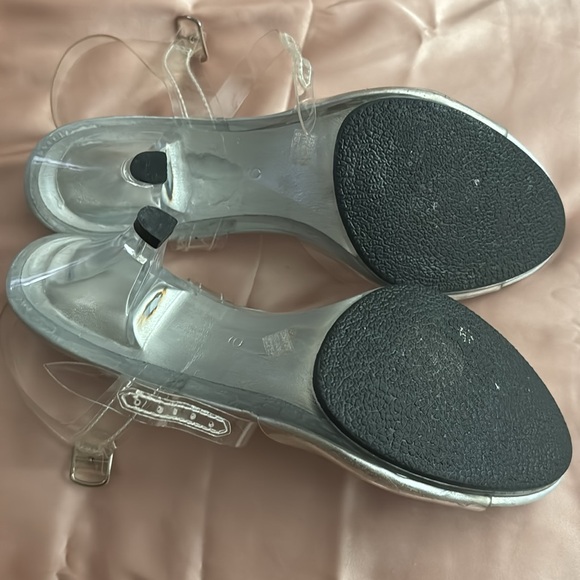 Fabulicious Kitten Heels. Size 9 (fits like  8.5) - Picture 8 of 8